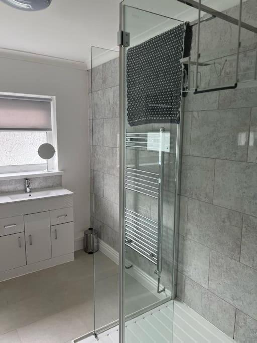 Town Centre Studio Flat Merthyr Tydfil Eksteriør bilde